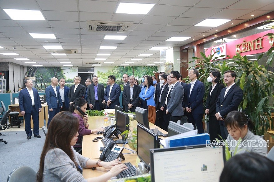 Đoàn Trưởng Cơ quan đại diện Việt Nam ở nước ngoài làm việc tại Đài Tiếng nói Việt Nam Đoàn Trưởng Cơ quan đại diện Việt Nam ở nước ngoài làm việc tại Đài Tiếng nói Việt Nam