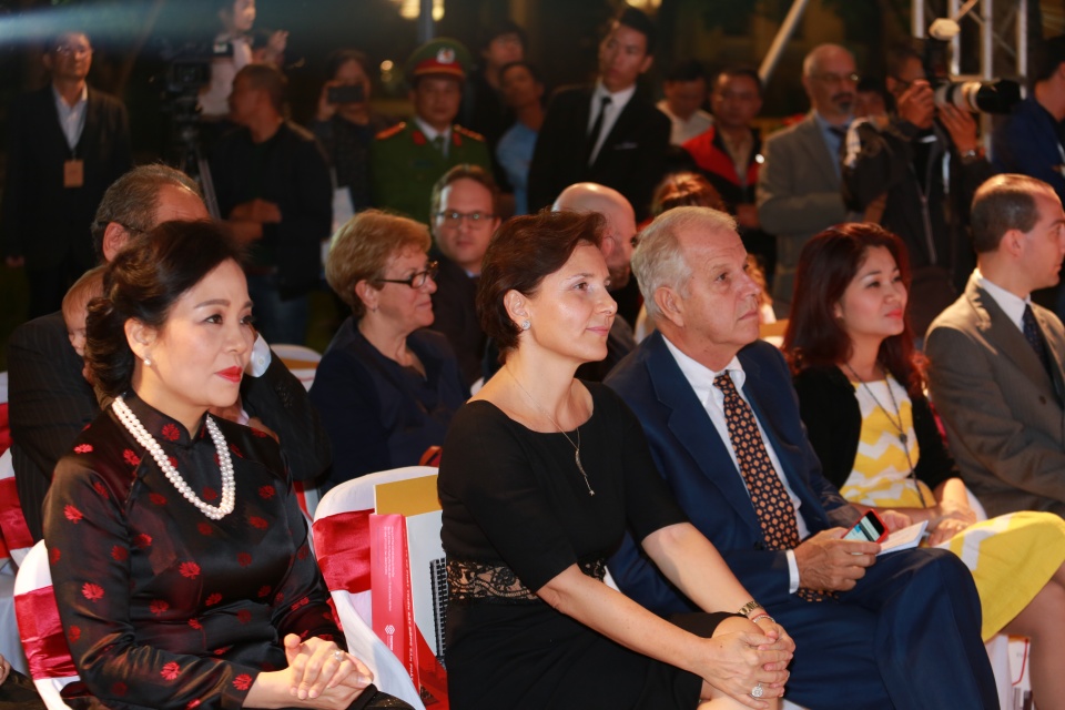 lhp quoc te ha noi chieu phim ngoai troi va bieu dien thoi trang italy