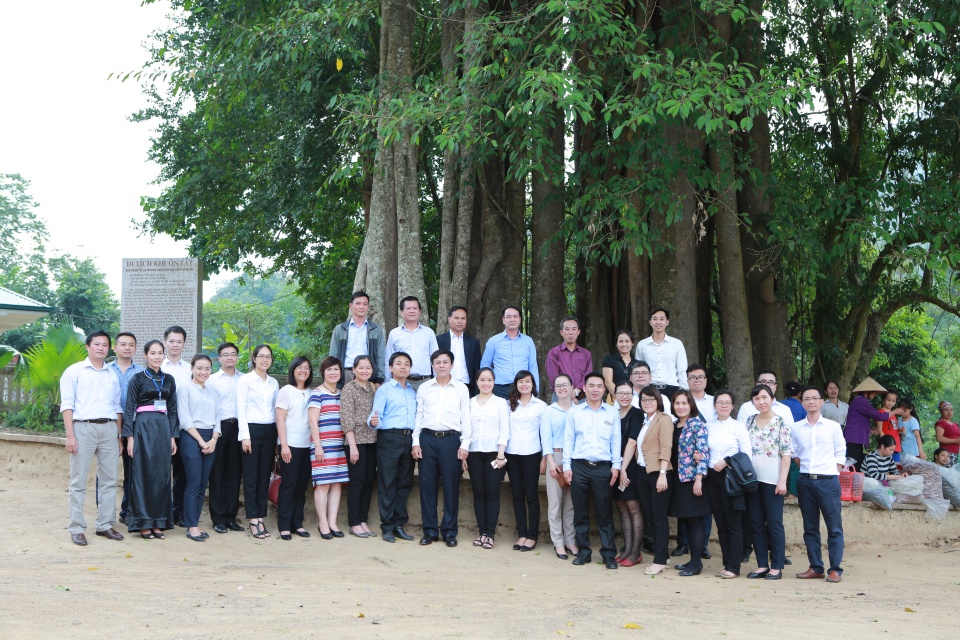 dang uy bo ngoai giao ket nap dang vien moi tai atk dinh hoa