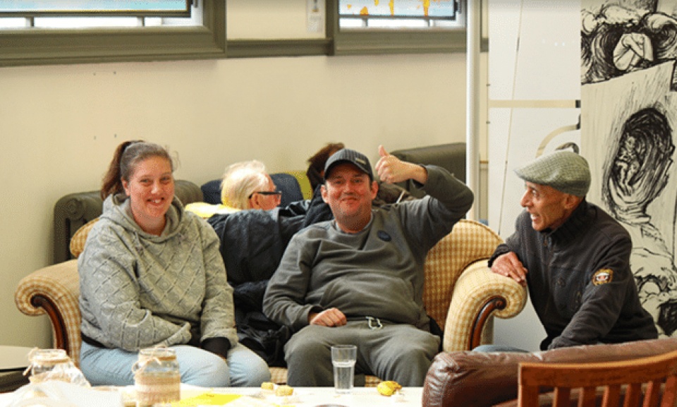 Giúp nhau vượt qua sự cô đơn giup nhau vuot qua su co don