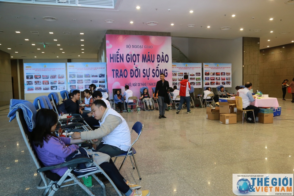 cong doan bo ngoai giao to chuc ngay hoi hien mau cuu nguoi