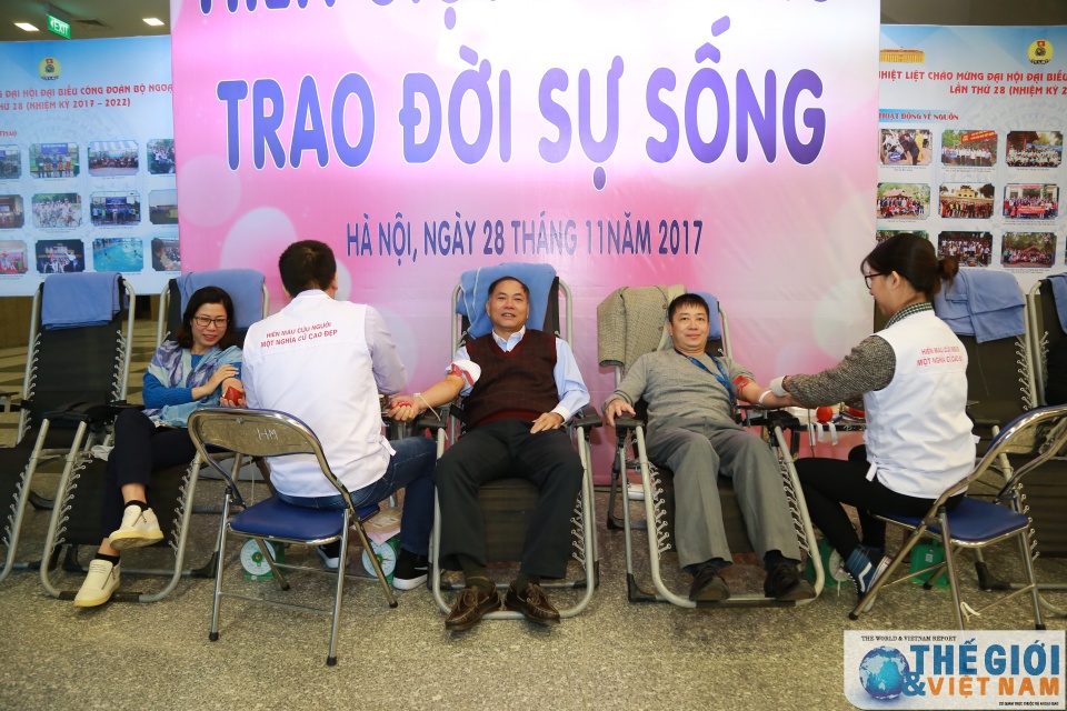 cong doan bo ngoai giao to chuc ngay hoi hien mau cuu nguoi