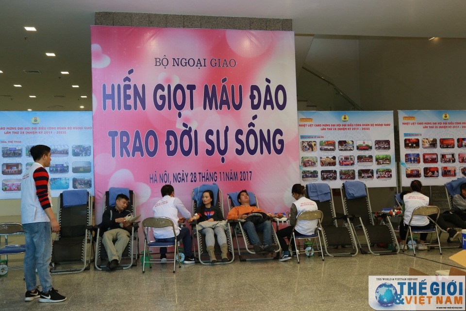 cong doan bo ngoai giao to chuc ngay hoi hien mau cuu nguoi