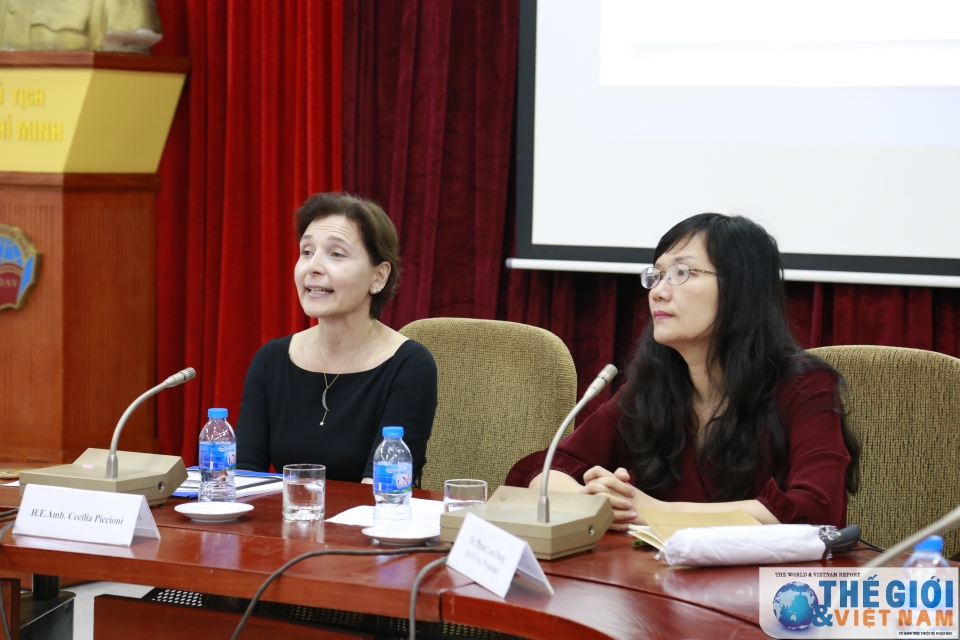 Italy tiếp tục hỗ trợ Việt Nam phát triển khu vực còn khó khăn dai su italy noi chuyen voi sinh vien hoc vien ngoai giao