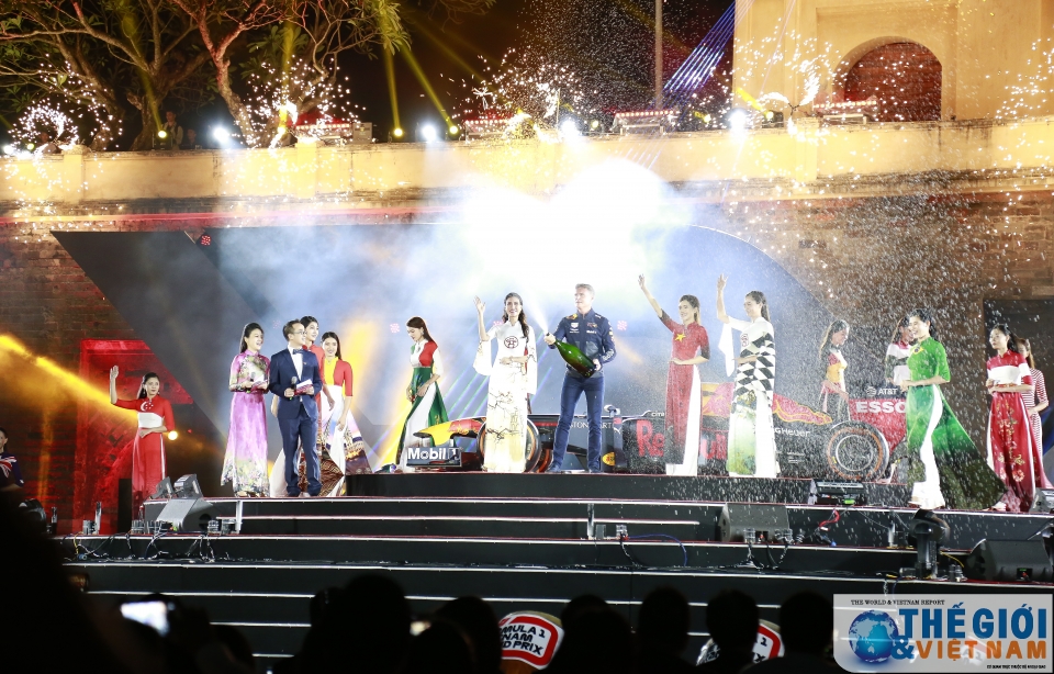 bua tiec am nhac cha o mu ng ha no i dang cai gia i dua f1