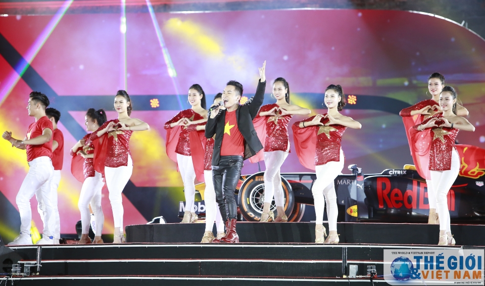 bua tiec am nhac cha o mu ng ha no i dang cai gia i dua f1