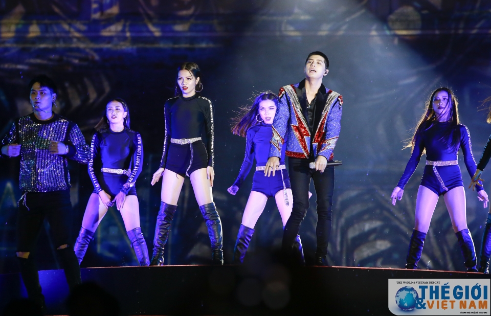 bua tiec am nhac cha o mu ng ha no i dang cai gia i dua f1