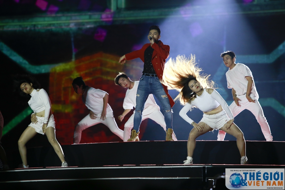 bua tiec am nhac cha o mu ng ha no i dang cai gia i dua f1