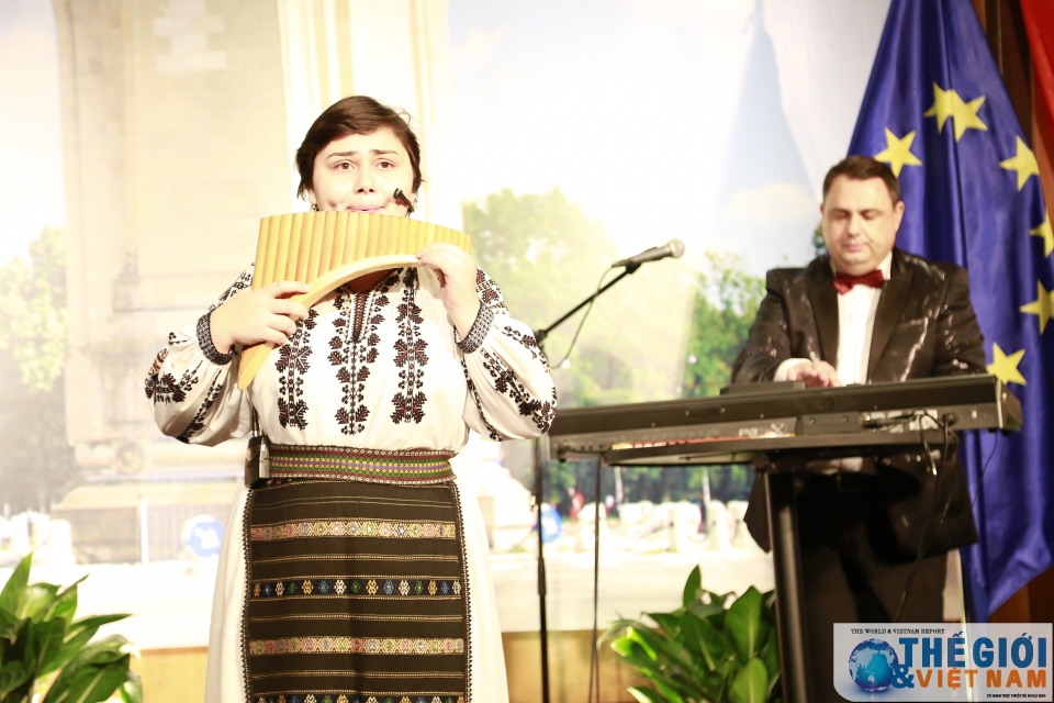 ky niem lan thu 100 ngay quoc khanh romania tai ha noi