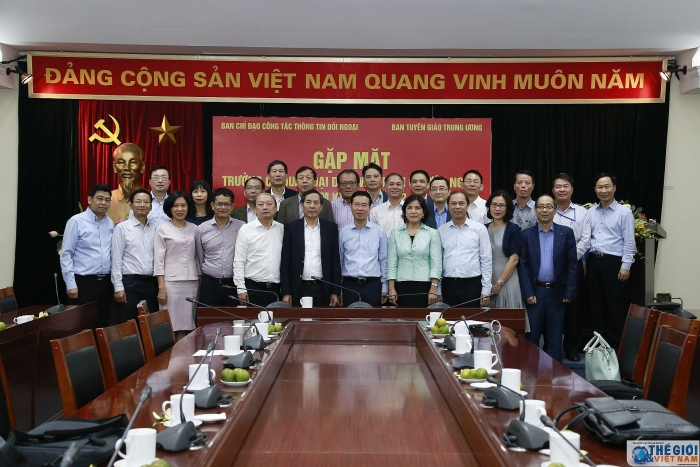 truong ban tuyen giao trung uong tiep va lam viec voi cac truong co quan dai dien viet nam o nuoc ngoai