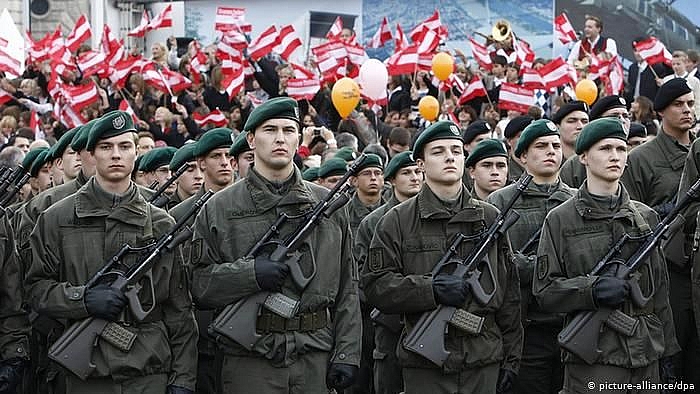 si quan ao bi cao buoc lam diep vien cho nga hang chuc nam