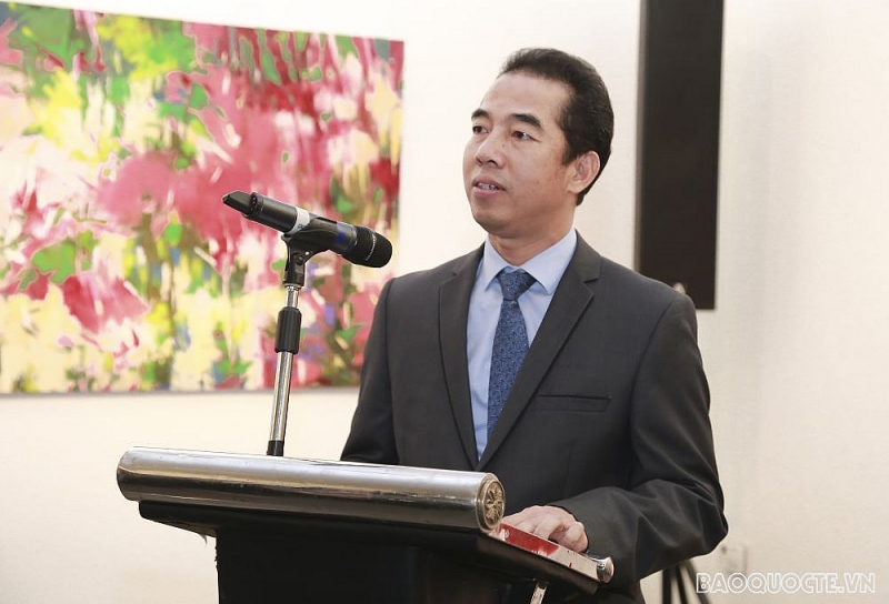 Thứ trưởng Bộ Ngoại giao Tô Anh Dũng dự khai mạc triển lãm tranh của nữ họa sĩ Ba Lan