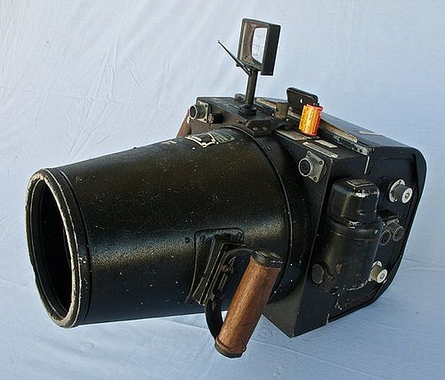 Máy ảnh khổng lồ như... súng đại bác