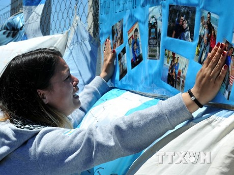 tau ngam argentina mat tich gia dinh thuy thu yeu cau tiep tuc cuu ho