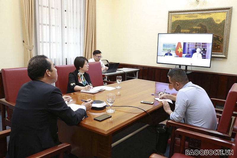 Thứ trưởng Tô Anh Dũng điện đàm chào từ biệt Đại sứ Bồ Đào Nha