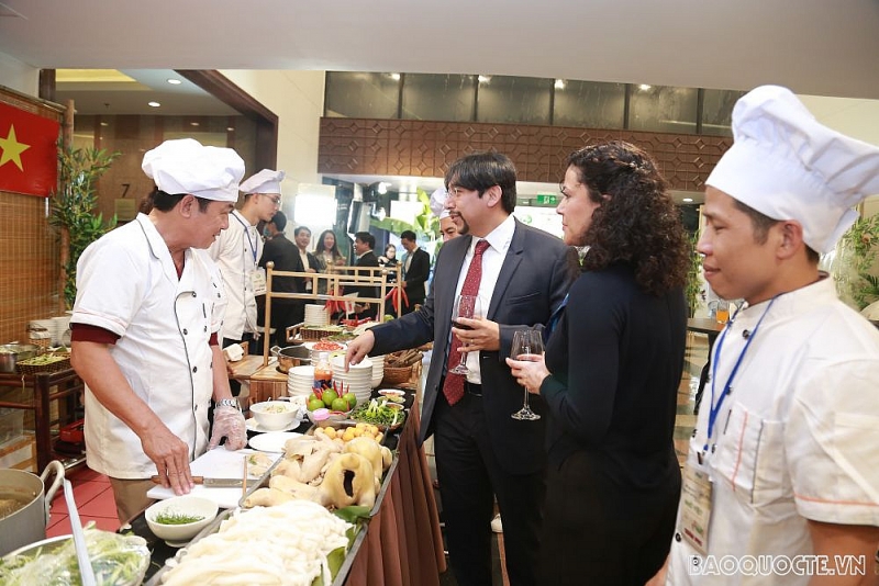 Lãnh đạo Bộ Ngoại giao dự đêm Gala cấp cao 'Chuyện của Phở'