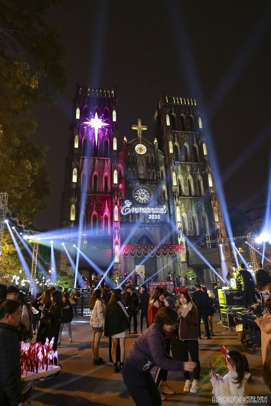 Nhà thờ Lớn - điểm check-in hấp dẫn bậc nhất cho giới trẻ Hà Nội mùa Giáng Sinh
