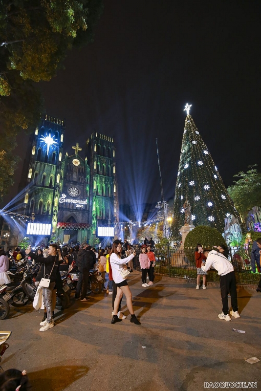 Nhà thờ Lớn - điểm check-in hấp dẫn bậc nhất cho giới trẻ Hà Nội mùa Giáng Sinh