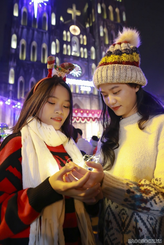 Nhà thờ Lớn - điểm check-in hấp dẫn bậc nhất cho giới trẻ Hà Nội mùa Giáng Sinh