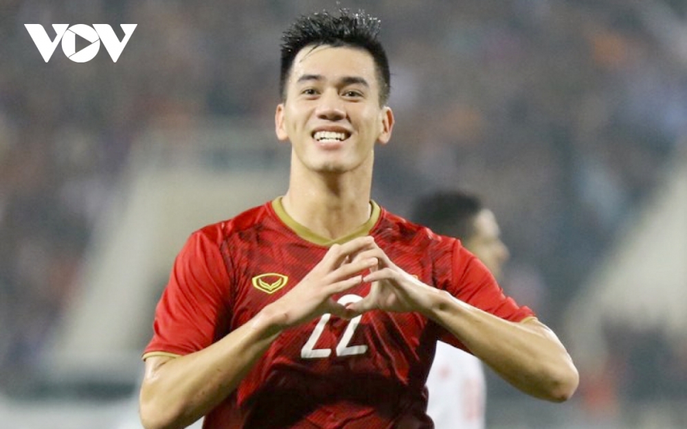 Tiến Linh ăn mừng bàn thắng vào lưới UAE ở trận lượt đi.