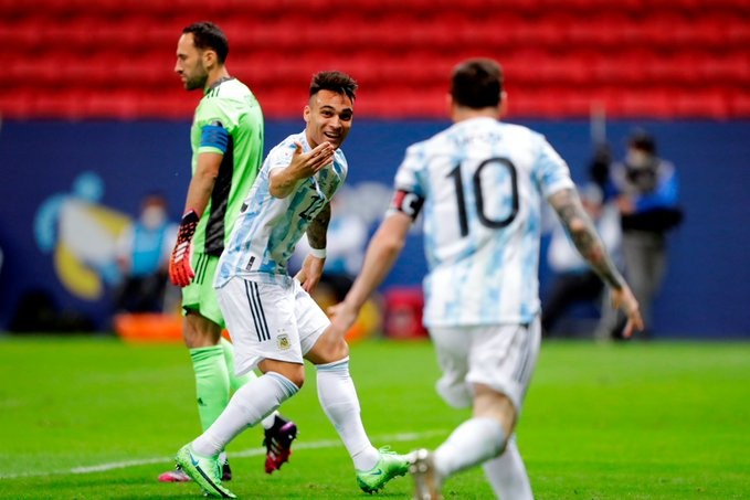 ‘Đôi cánh’ Messi đưa Argentina bay vào chung kết Copa America