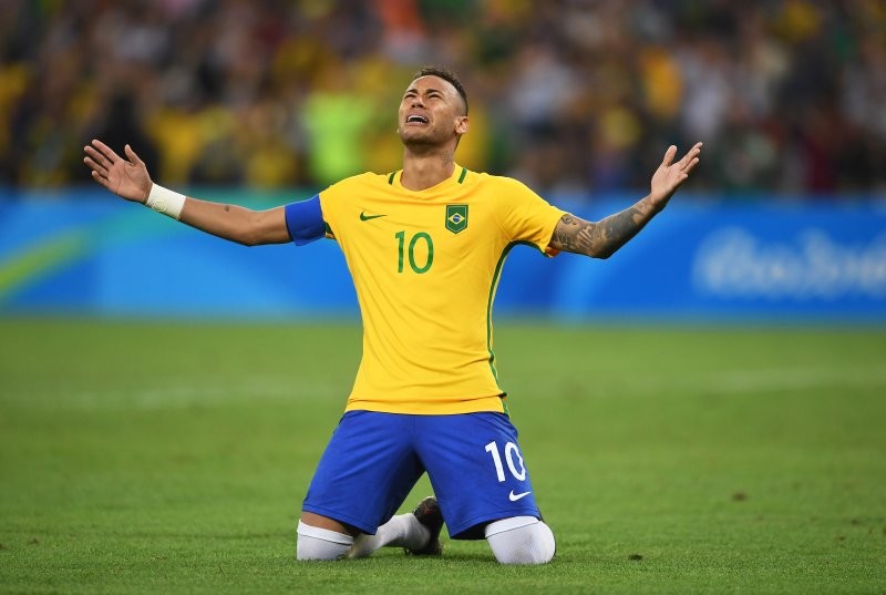 Neymar xúc động khi đưa bóng đá nam Brazil tới chức vô địch Olympic lần đầu tiên. (Nguồn: Time)