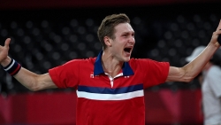 Olympic Tokyo 2021: Viktor Axelsen đánh bại Chen Long, chấm dứt chuỗi thống trị của các tay vợt châu Á