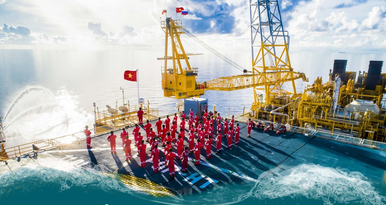 Người lao động Dầu khí trên Biển Đông Người lao động Dầu khí trên Biển Đông