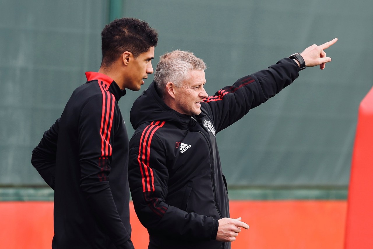 Sự trở lại của Varane có thể giúp Solsa cải thiện hàng phòng ngự. (Nguồn: Trang chủ MU)