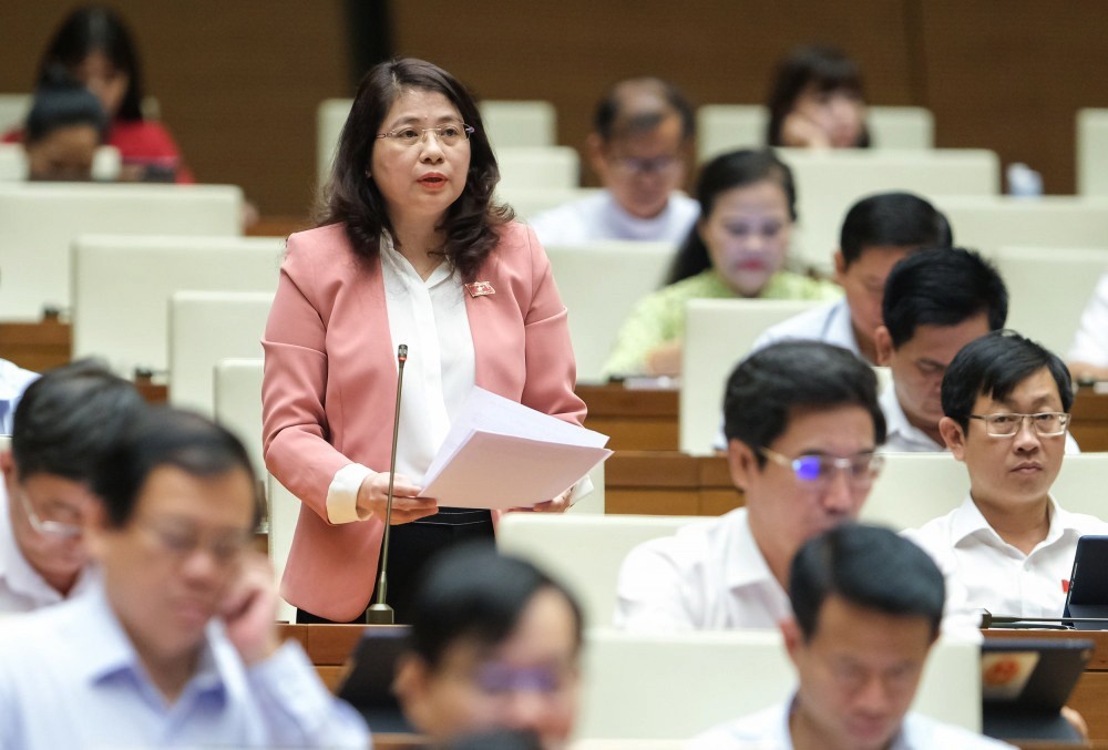 Đại biểu Trần Hồng Nguyên – Đoàn Bình Thuận đề nghị bổ sung quy định liên quan đến lựa chọn nhà thầu cung cấp hàng hóa, dịch vụ phục vụ hoạt động dầu khí. Nguoonf