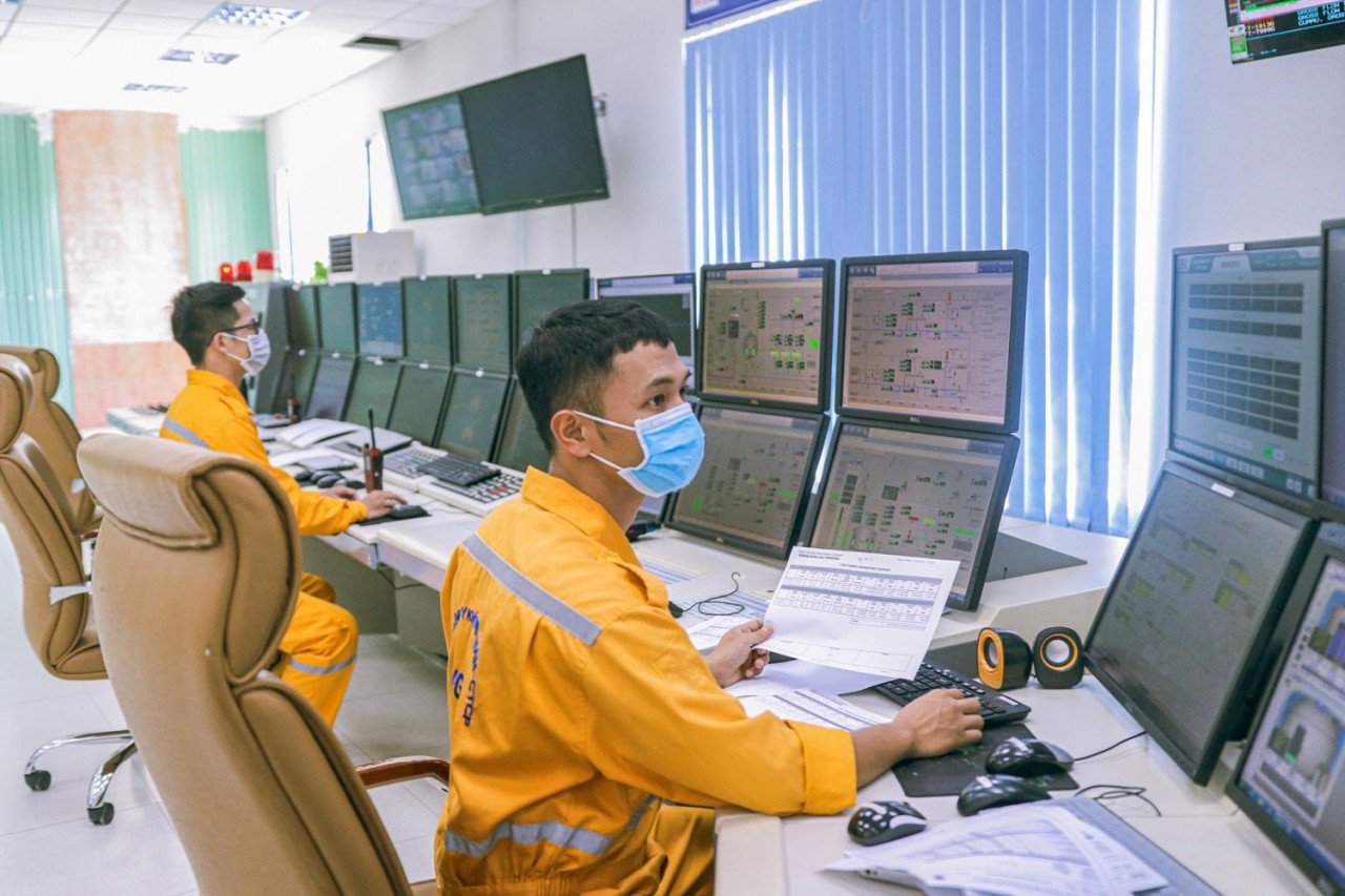 Người lao động tại trung tâm Điều độ Khí Việt Nam. (Nguồn PVN)