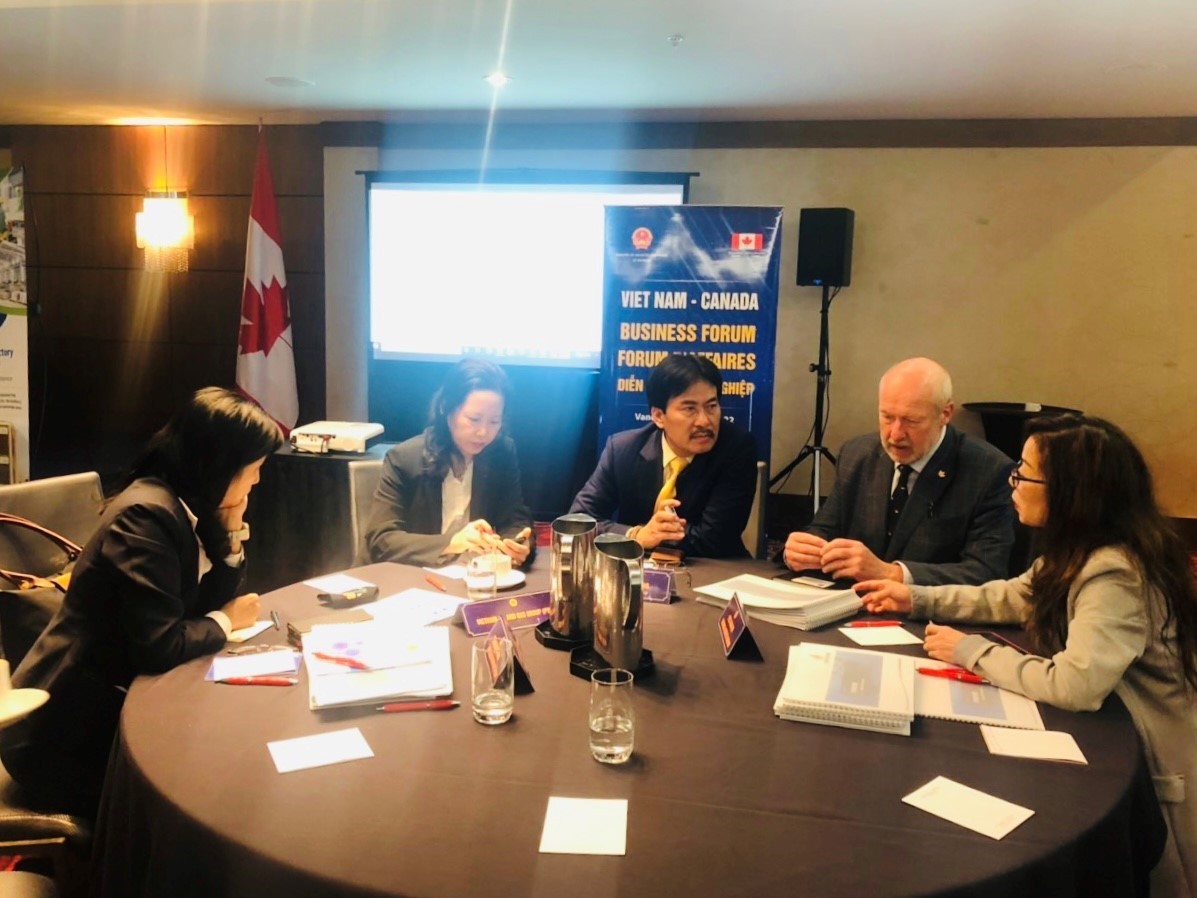 Ông Nguyễn Hùng Dũng làm việc với lãnh đạo Công ty Cooperleaf