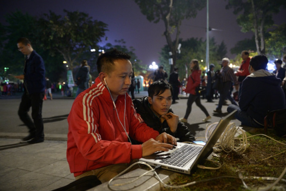 bat ngo voi live stream o khu vuc dem nguoc 2017