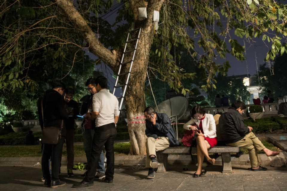 bat ngo voi live stream o khu vuc dem nguoc 2017