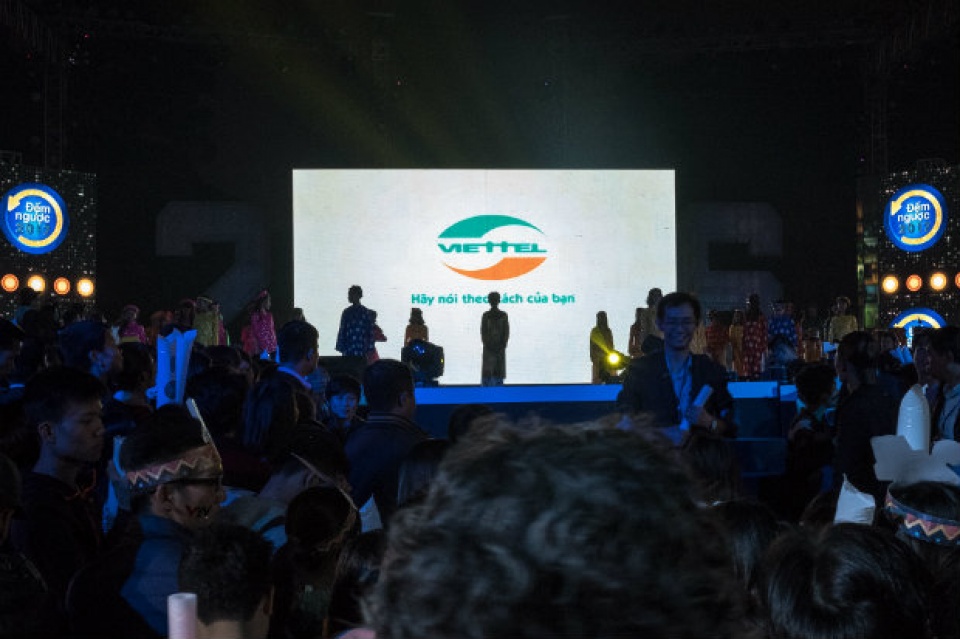 bat ngo voi live stream o khu vuc dem nguoc 2017