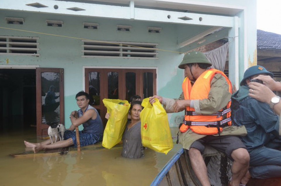 Xuất nguồn dự trữ quốc gia hỗ trợ Bình Định khắc phục mưa lũ tin nhap 20170103223506