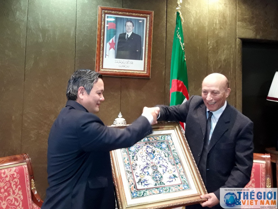 Đại sứ Phạm Quốc Trụ chào xã giao Chủ tịch Hạ viện Algeria tin nhap 20170120003155