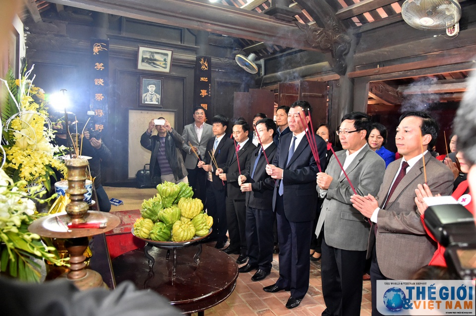 Phó Thủ tướng Phạm Bình Minh thăm các gia đình chính sách tại Nam Định pho thu tuong pham binh minh tham cac gia dinh chinh sach tai nam dinh