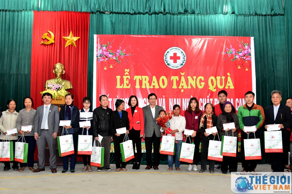 Phó Thủ tướng Phạm Bình Minh thăm các gia đình chính sách tại Nam Định pho thu tuong pham binh minh tham cac gia dinh chinh sach tai nam dinh