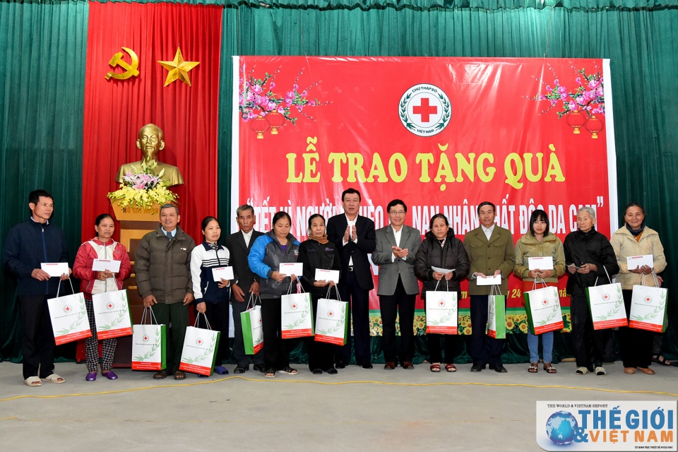 Phó Thủ tướng Phạm Bình Minh thăm các gia đình chính sách tại Nam Định pho thu tuong pham binh minh tham cac gia dinh chinh sach tai nam dinh