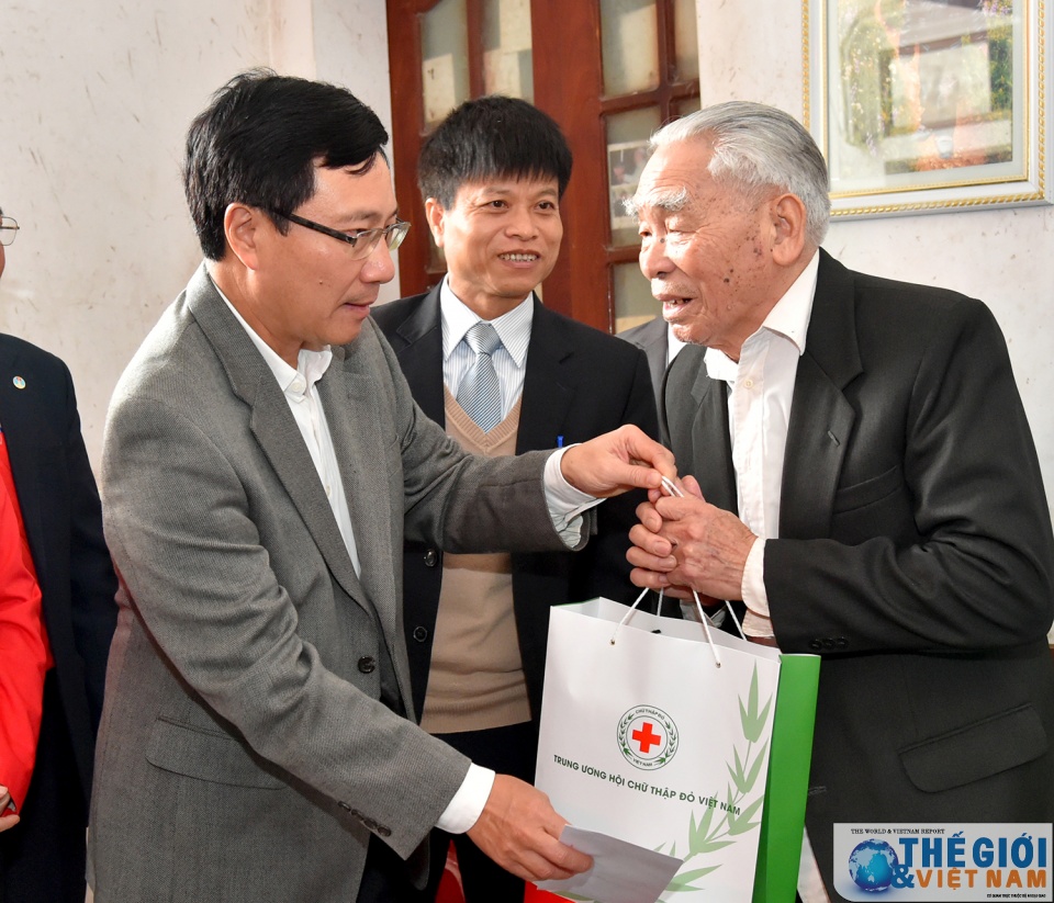 Phó Thủ tướng Phạm Bình Minh thăm các gia đình chính sách tại Nam Định pho thu tuong pham binh minh tham cac gia dinh chinh sach tai nam dinh