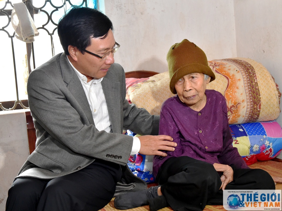 Phó Thủ tướng Phạm Bình Minh thăm các gia đình chính sách tại Nam Định pho thu tuong pham binh minh tham cac gia dinh chinh sach tai nam dinh