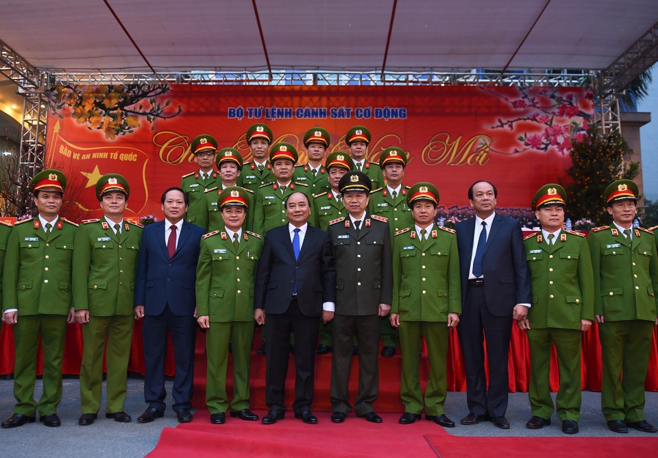 thu tuong dong vien cac chien si canh sat co dong truc tet