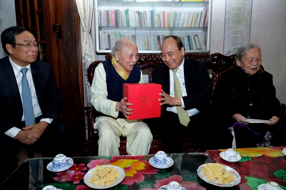 hue pha i ta n du ng ve de p cha ng noi na o co duo c