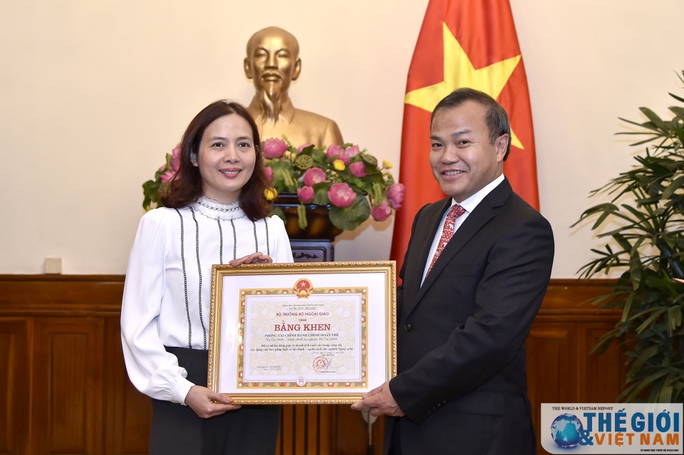 trao bang khen cua bo truong ngoai giao trong xay dung van ban phap luat ve tai chinh nganh