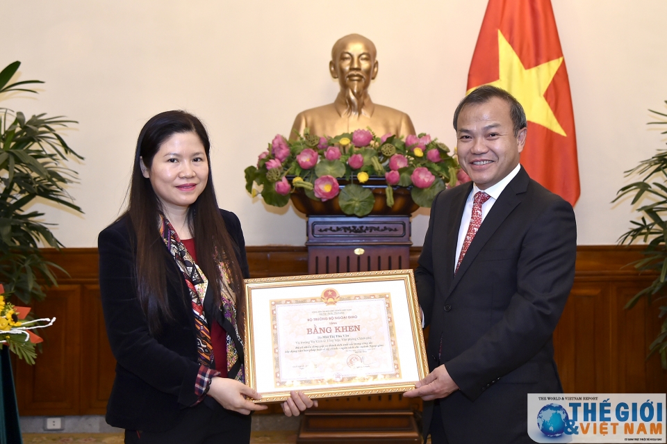 trao bang khen cua bo truong ngoai giao trong xay dung van ban phap luat ve tai chinh nganh