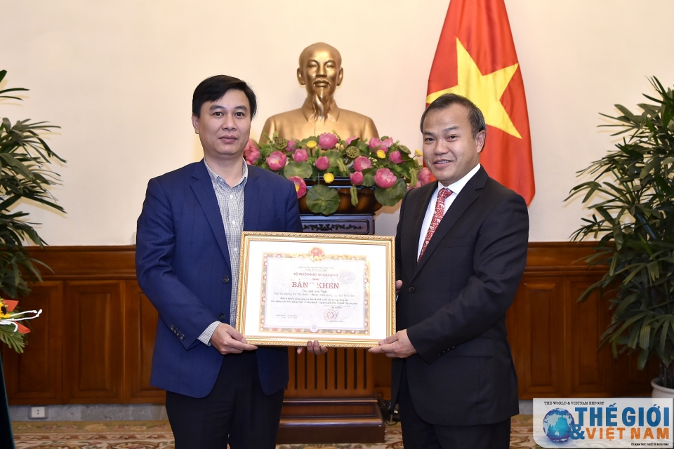 trao bang khen cua bo truong ngoai giao trong xay dung van ban phap luat ve tai chinh nganh