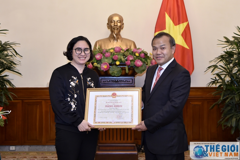 trao bang khen cua bo truong ngoai giao trong xay dung van ban phap luat ve tai chinh nganh