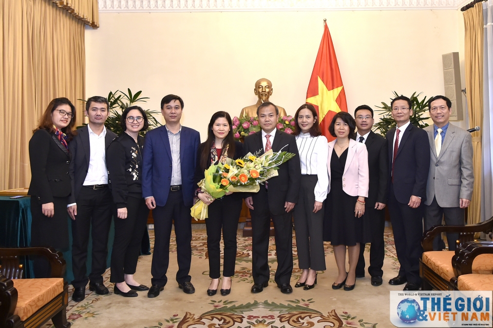 trao bang khen cua bo truong ngoai giao trong xay dung van ban phap luat ve tai chinh nganh