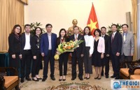 trao bang khen bo truong ngoai giao cho can bo ngoai giao